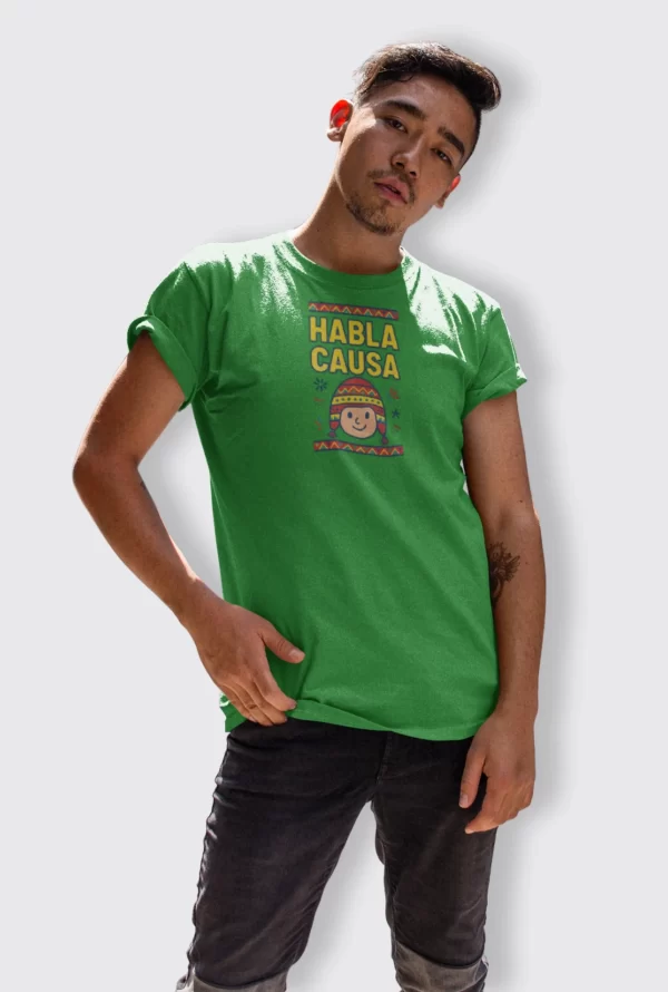 Polo Yess Perú con estampado de chullo andino y frase 'Habla Causa' en algodón peruano premium