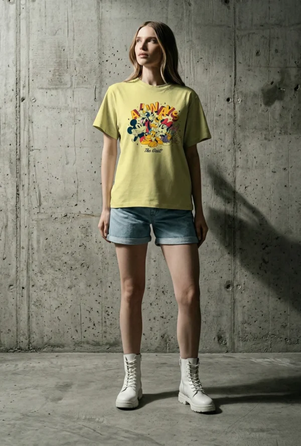 Polo oversized amarillo pálido Mickey y Amigos frontal de AyE Boutique